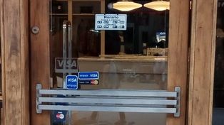 Con carteles en las vidrieras, los comercios santafesinos se quejan de las tarifas eléctricas