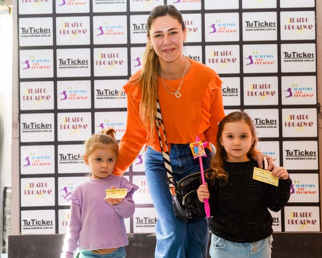 Victoria Utrera, Sara y Ámbar.