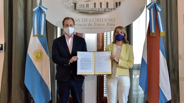 Gustavo Bordet promulgó la Ley de Paridad Integral
