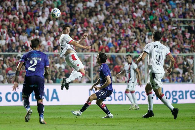 Newells comenzó mejor la segunda mitad y busca la igualdad ante Unión.