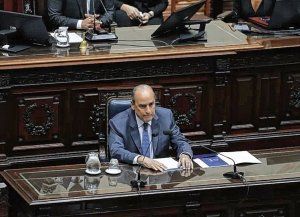 Guillermo Francos eludió preguntas y fue blanco de chicanas en Diputados