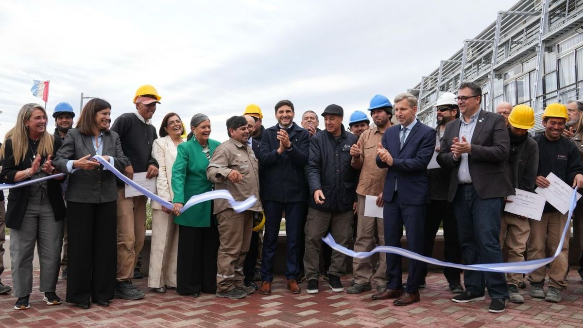 Pullaro, tras inaugurar el nuevo muelle de La Fluvial: "Se vienen los mejores momentos"