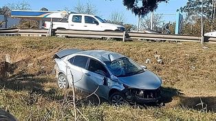 El conductor se habría dormido tomando la rotonda sin aminorar la velocidad en el ingreso a Concepciòn del Uruguay