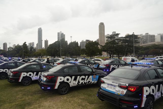 El ploteo de los móviles policiales es un ejemplo de lo que se modifica en cada nueva gestión de gobierno.