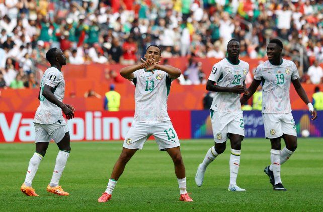 Senegal goleó y se ilusiona con la clasificación.