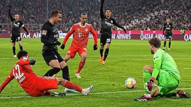 Bayern Munich igualó ante Frankfurt y sigue en lo más alto de la Bundesliga.
