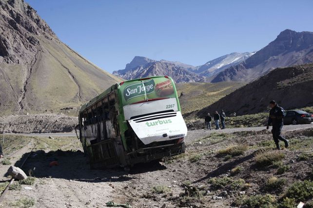 El lugar. El colectivo de la compañía TurBus viajaba con 40 pasajeros. Los dos choferes resultaron ilesos y quedaron detenidos.