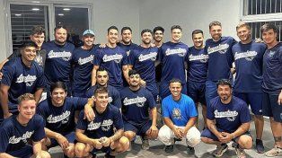 El equipor nacional de sóftbol en el Cargnel.
