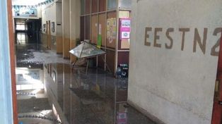 Tres chicos cometieron destrozos en una escuela y uno de ellos se jactó en Facebook