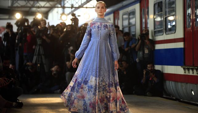 Turquía se debate entre la tradición y la vanguardia en la Semana de la Moda