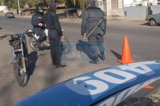 Detenidos tras eludir un control de tránsito y lesionar a un inspector municipal