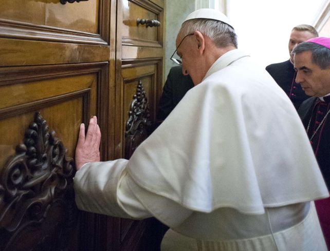Esta mañana Jorge Bergoglio abrió la puerta de su residencia que estaba vedada desde que la desalojó Benedicto XVI.