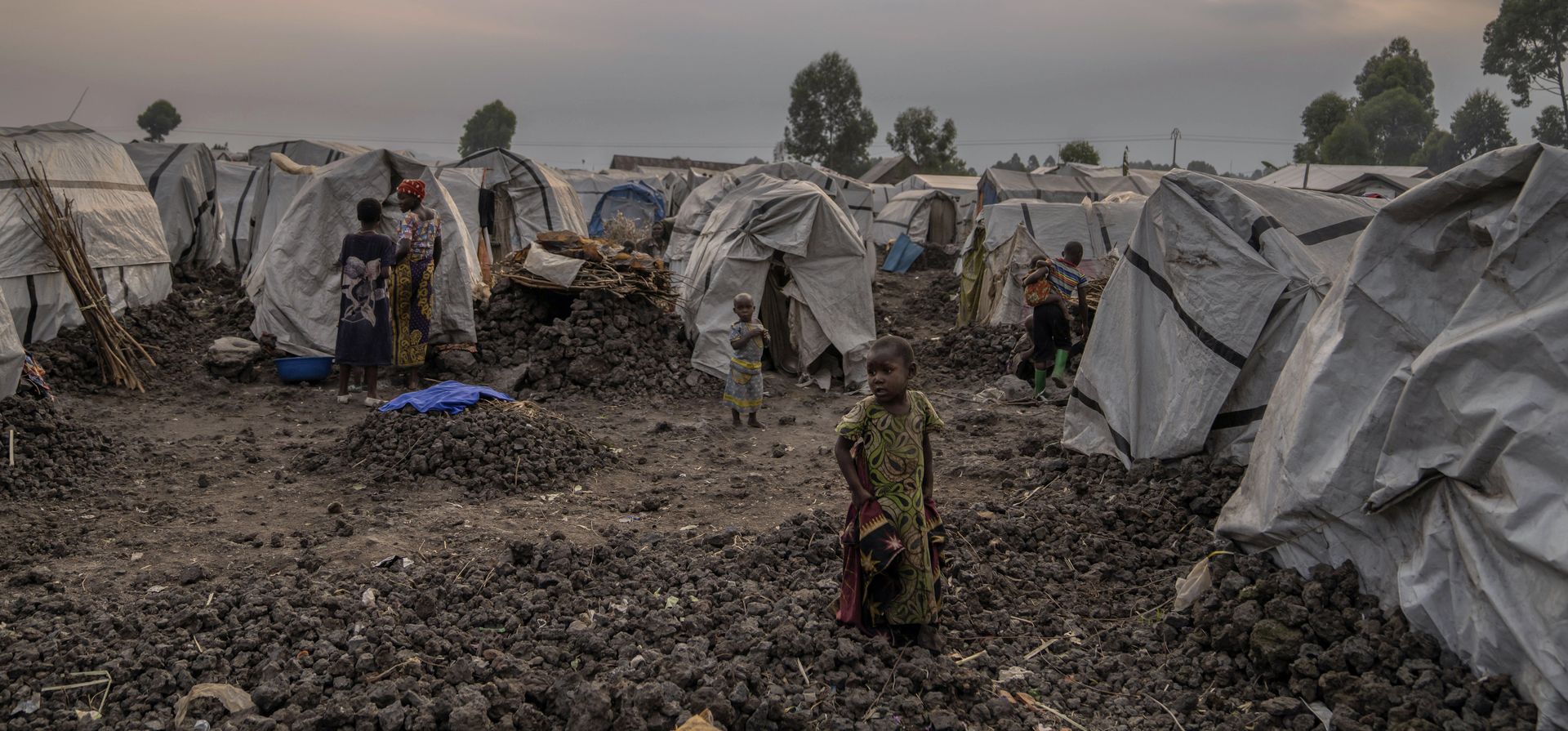 Personas desplazadas por los combates en curso se reúnen en un campamento de refugiados en las afueras de Goma, República Democrática del Congo. (Foto AP/Moses Sawasawa, Archivo) Personas desplazadas por los combates en curso se reúnen en un campamento de refugiados en las afueras de Goma, República Democrática del Congo. (Foto AP/Moses Sawasawa, Archivo)