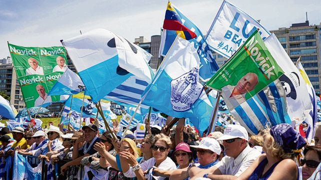 felices. Las banderas de los cinco partidos se lucieron.