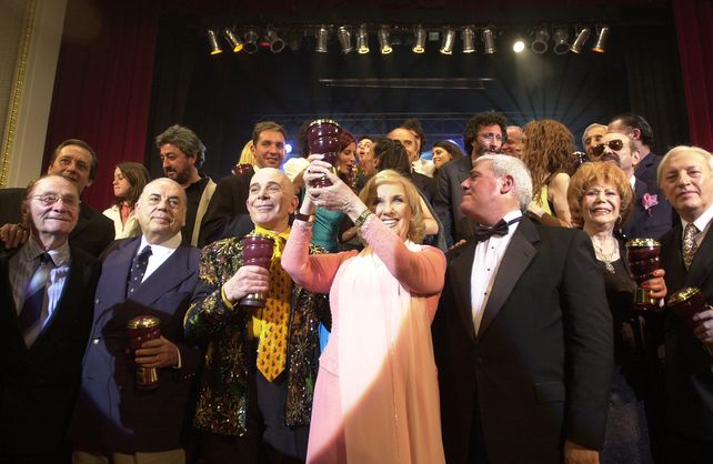 Magazine 2003. Jorge Luz, Saravia, Perciavalle, Mirtha, Fito, Cansino, Molina, Orselli, entre los invitados.