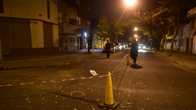 El dueño de la casa atacada dijo que dos balazos dieron contra un mueble