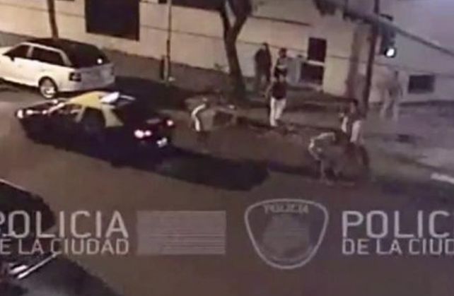 Las imágenes fueron captadas por una cámara de seguridad de la zona del incidente.