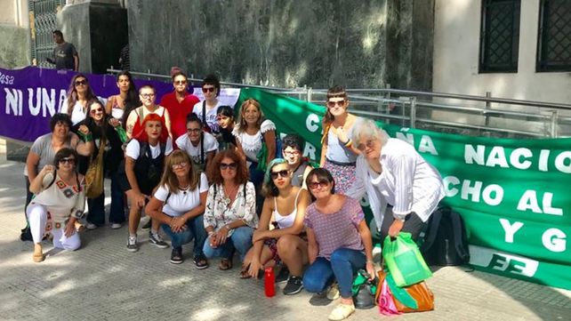 Esta mañana reclamaron por la libertad de la joven detenida hace cinco días.