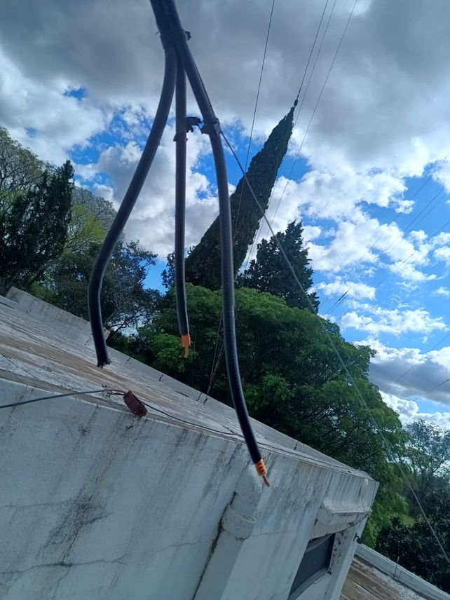 Delincuentes vandalizaron y robaron cables de la planta transmisora de LT8