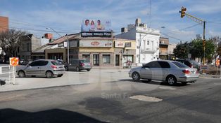 Colocan el pavimento flexible en Bulevar Pellegrini y Urquiza