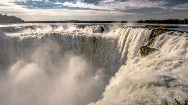 Cerraron el acceso a la Garganta del Diablo por la histórica crecida del río Iguazú
