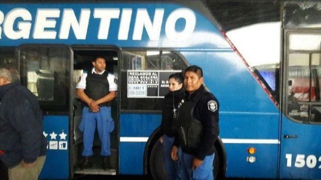 Encontraron muerto a un pasajero dentro de un micro en la terminal de La Plata