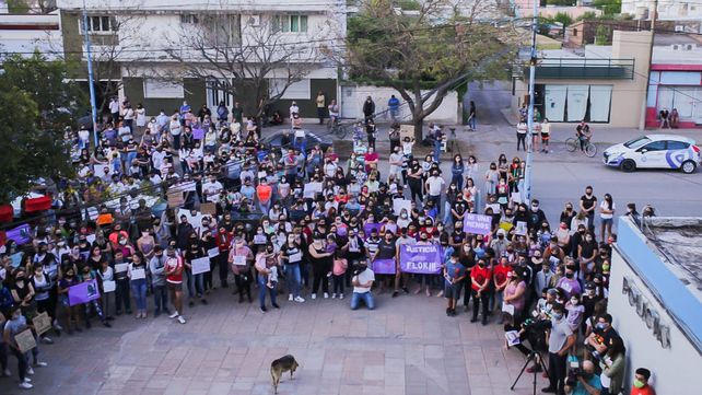 Un pueblo conmovido marchó y pidió justicia por el femicidio de Florencia
