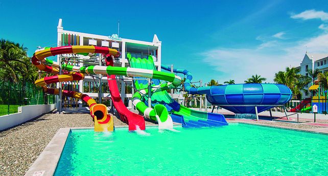 El parque acu&aacute;tico Splash Water World ampl&iacute;a la oferta de entretenimiento para familias que visitan Jamaica.