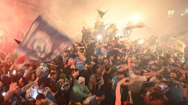 Una locura se vivió en los festejos por el título conseguido por el equipo napolitano.