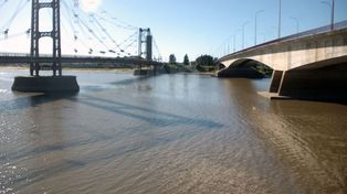 El río Paraná, en baja, roza el metro de altura