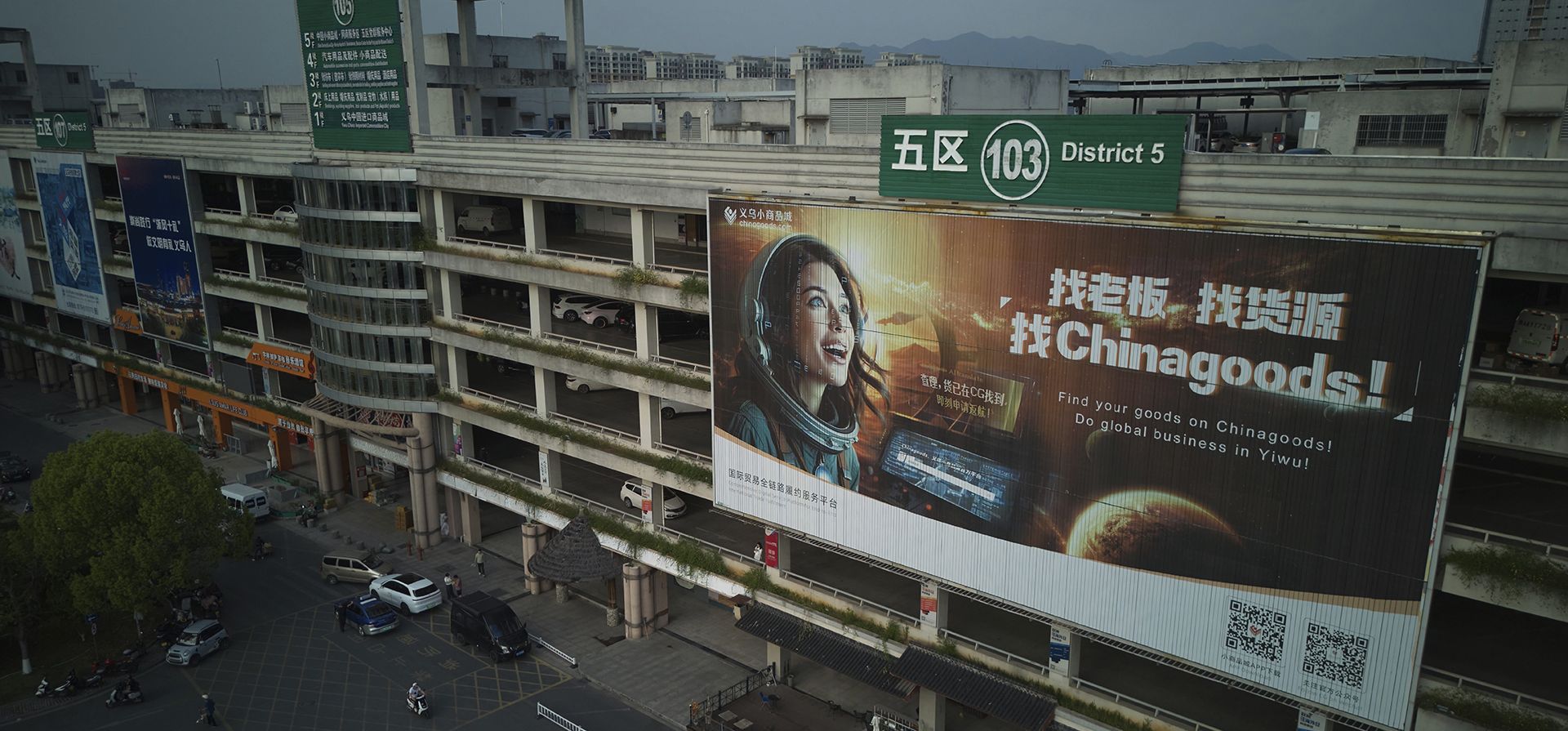 Una valla publicitaria gigante promociona productos fabricados en China en el Mercado Internacional de Comercio de Yiwu, en Yiwu, provincia de Zhejiang, este de China, el jueves 10 de abril de 2025. (Foto AP/Ng Han Guan) Una valla publicitaria gigante promociona productos fabricados en China en el Mercado Internacional de Comercio de Yiwu, en Yiwu, provincia de Zhejiang, este de China, el jueves 10 de abril de 2025. (Foto AP/Ng Han Guan)