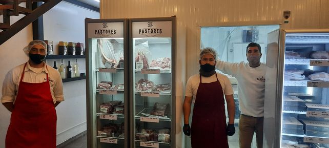En familia, producen y venden carne con marca propia