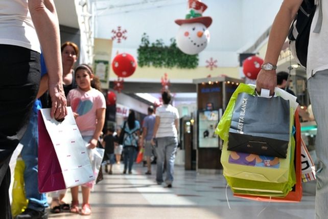 compras. Muchos comercios tuvieron que bajar los precios para captar mayor demanda.