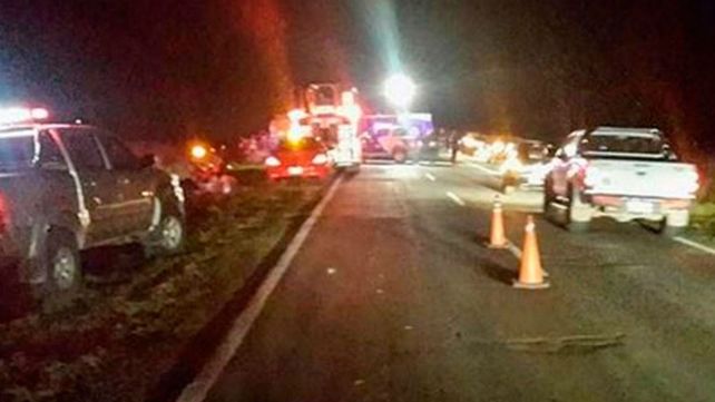 Hubo que cortar todo el auto para sacar a los jóvenes y determinar que habían fallecido