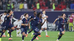 Los jugadores de PSG corren a celebrar la obtención de la Copa Intercontinental ante Flamengo.
