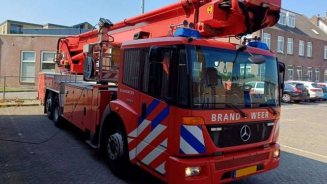 El camión hidroelevador comprado por los Bomberos Voluntarios de Rosario