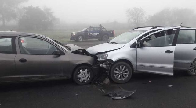 No se vieron: choque frontal de dos autos en el acceso a Sauce