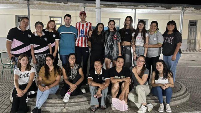 Adela terminó la secundaria: Siempre quise aprender y mi momento llegó