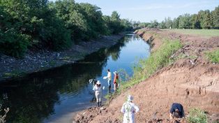 Los equipos del INA tomaron muestras para el monitoreo físico químico de calidad del agua del arroyo Ludueña.