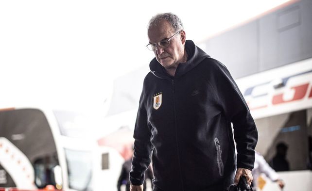 El Loco Bielsa fue duramente criticado por Luis Suárez