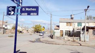 Un policía entró a la casa de su ex mujer, mató a tiros al novio y a ella la dejó grave