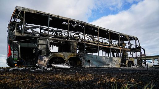Se incendió un colectivo de larga distancia en la autopista a Buenos Aires