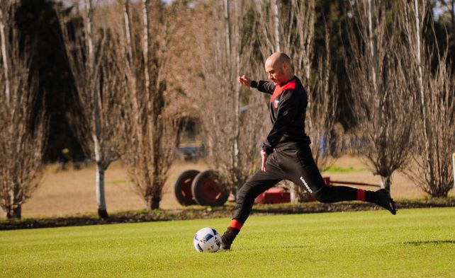 Paolo Montero implora que el torneo comience la próxima semana.