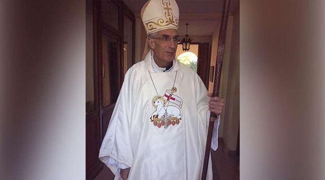 Dictan una cautelar contra el obispo de San Nicolás por hostigar a una denunciante