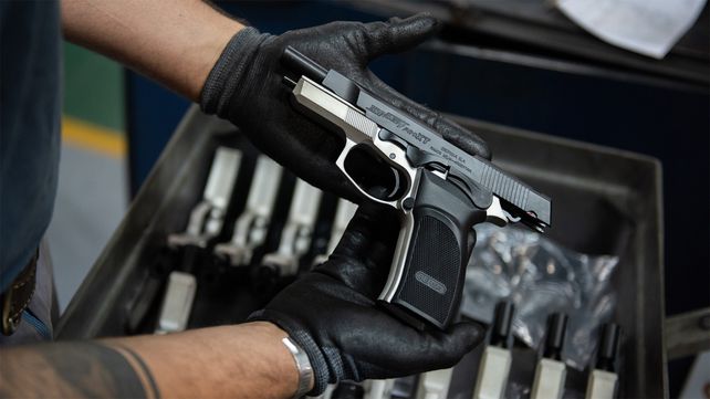 La Justicia suspendió una licitación de armas para la policía tras una fuerte acusación