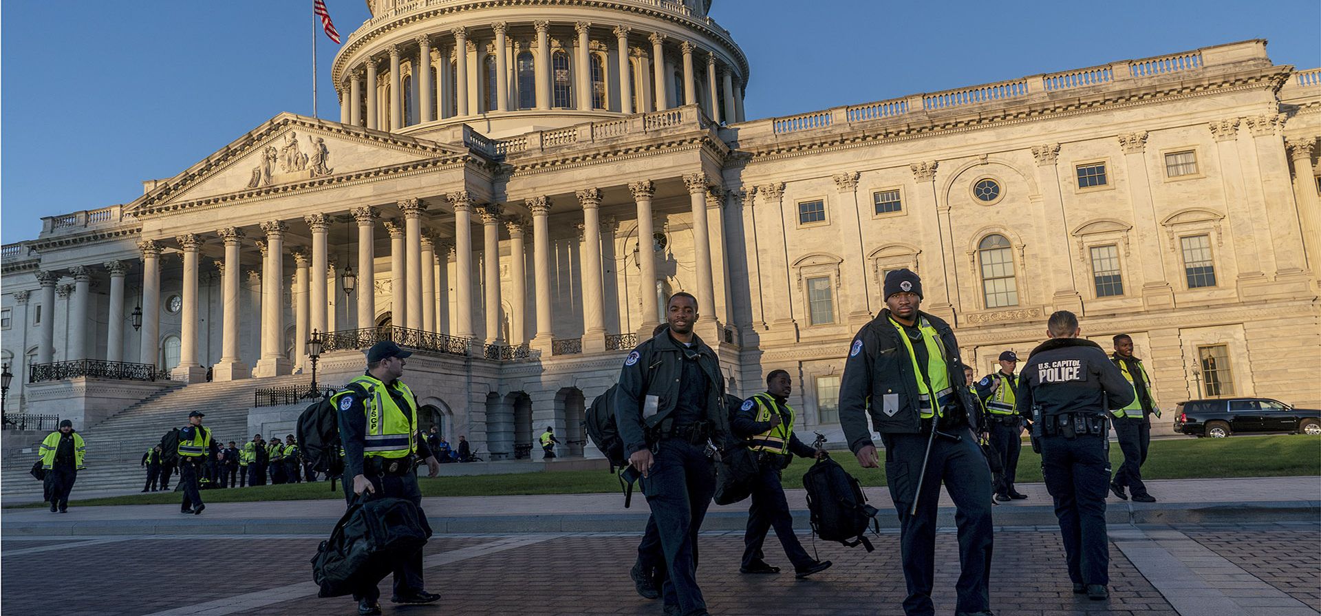 La Policía del Capitolio de Estados Unidos se prepara para las esperadas protestas por el conflicto entre Israel y Hamas, en Washington, el miércoles 18 de octubre de 2023. (Foto AP/J. Scott Applewhite) La Policía del Capitolio de Estados Unidos se prepara para las esperadas protestas por el conflicto entre Israel y Hamas, en Washington, el miércoles 18 de octubre de 2023. (Foto AP/J. Scott Applewhite)
