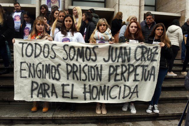 Una de las tantas manifestaciones frente a la puerta de los Tribunales provinciales pidiendo justicia.