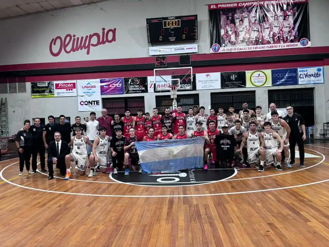 Los planteles de Temperley y Olimpia de Venado Tuerto recordaron un nuevo aniversario del 2 de abril en la previa del cotejo por la Liga Federal.