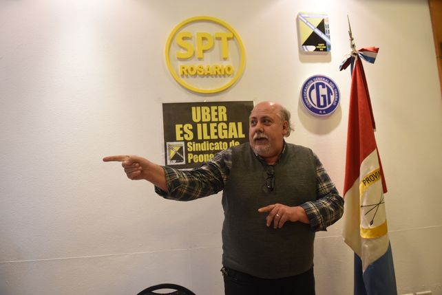 Horacio Yannotti, secretario general del Sindicato de Peones de Taxis de Rosario. No ve con malos ojos a las 500 nuevas chapas de taxis, pero pide control al municipio.