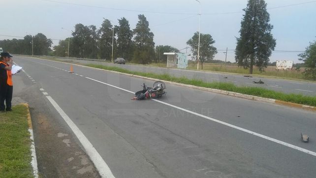 Un motociclista murió tras chocar contra un auto en el acceso a Hersilia
